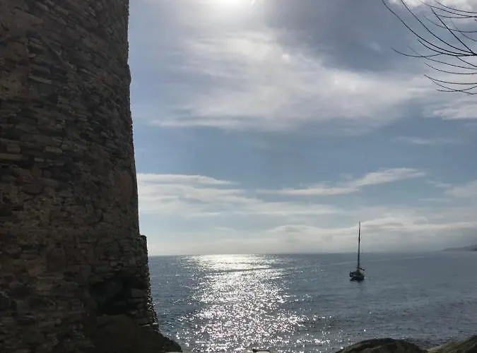 Pied Dans L'eau Cap Corse Erbalunga Brando