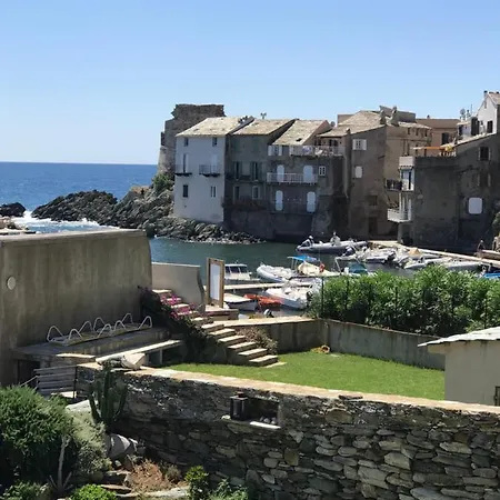 Pied Dans L’eau Cap Corse Erbalunga Brando